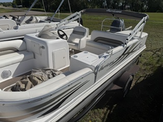 CLEAN DECKBOAT WITH YAMAHA 150